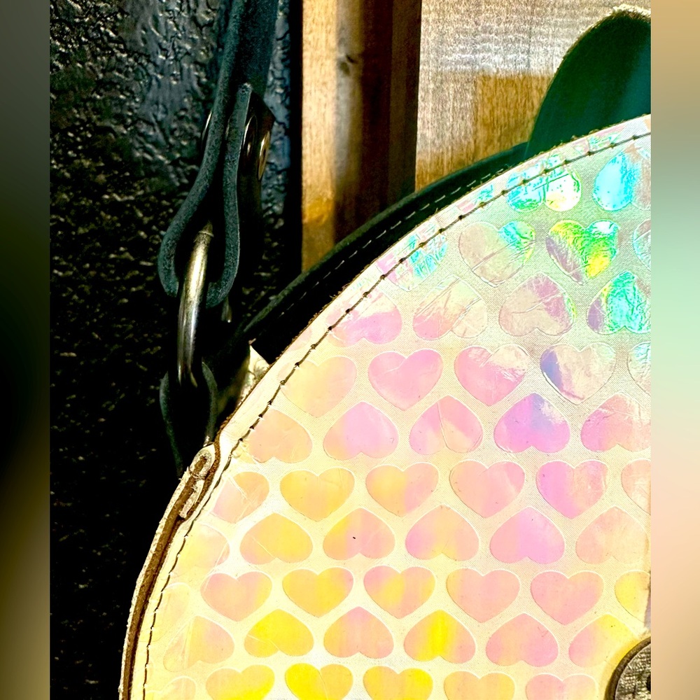 EUC Keep It Gypsy Round Hologram Hearts White Bag - Picture 7 of 14